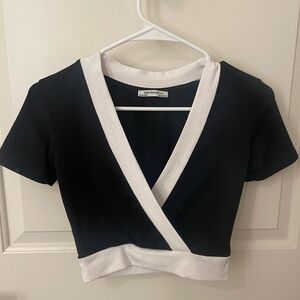 Zara Short Sleeve V Neck Short Sleeve Crop Top S